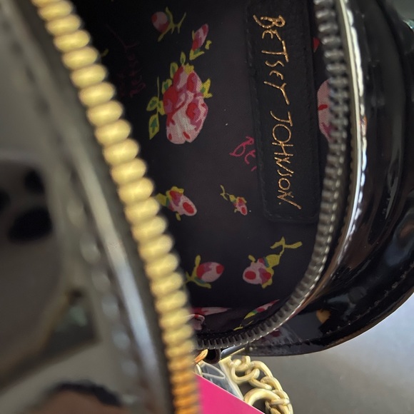 Betsey Johnson Gingerbread cookie cross body. Black patent. 💀 - Picture 5 of 5